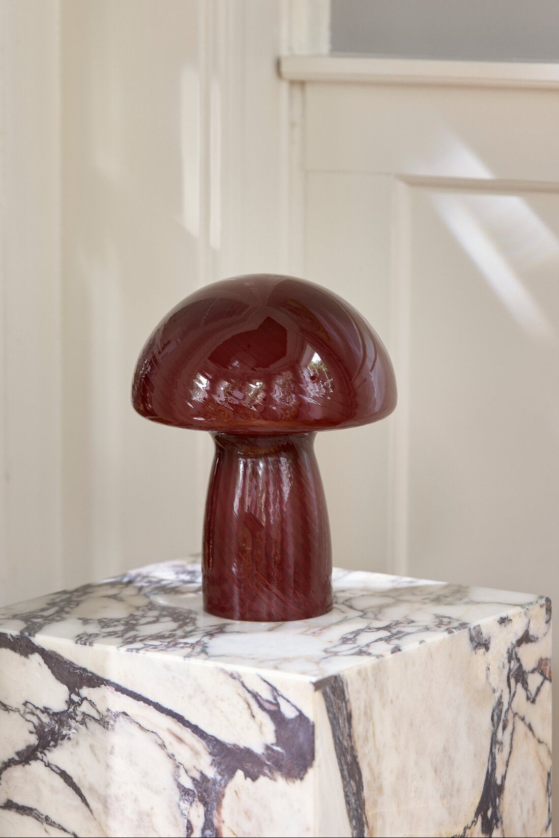 Mushroom bordlampe – Mørk bordeaux